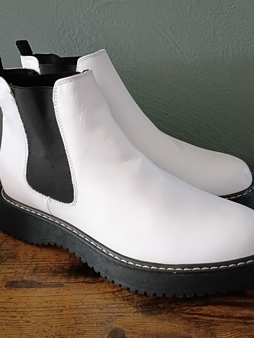 Madden Girl Pull On Chunky Ankle Boots Women's 9.5M White Faux Leather